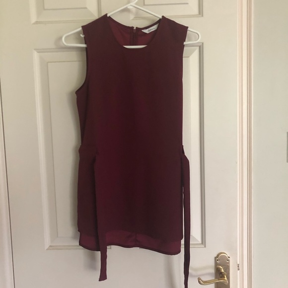 Maroon sleeveless blouse with belt - Picture 1 of 3